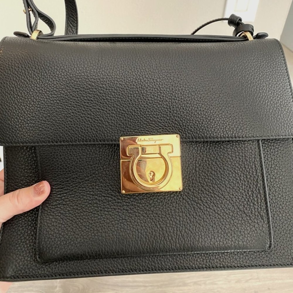 Ferragamo Marisol Shoulder bag in Black